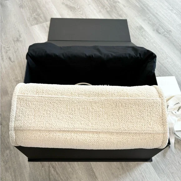 Brand New Chanel Deauville Shopping Tote Bag - Picture 4 of 10